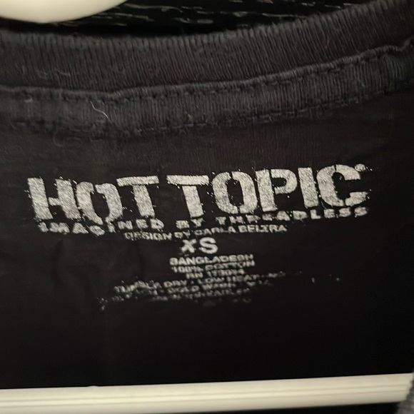 Hot Topic Tee - Picture 2 of 2